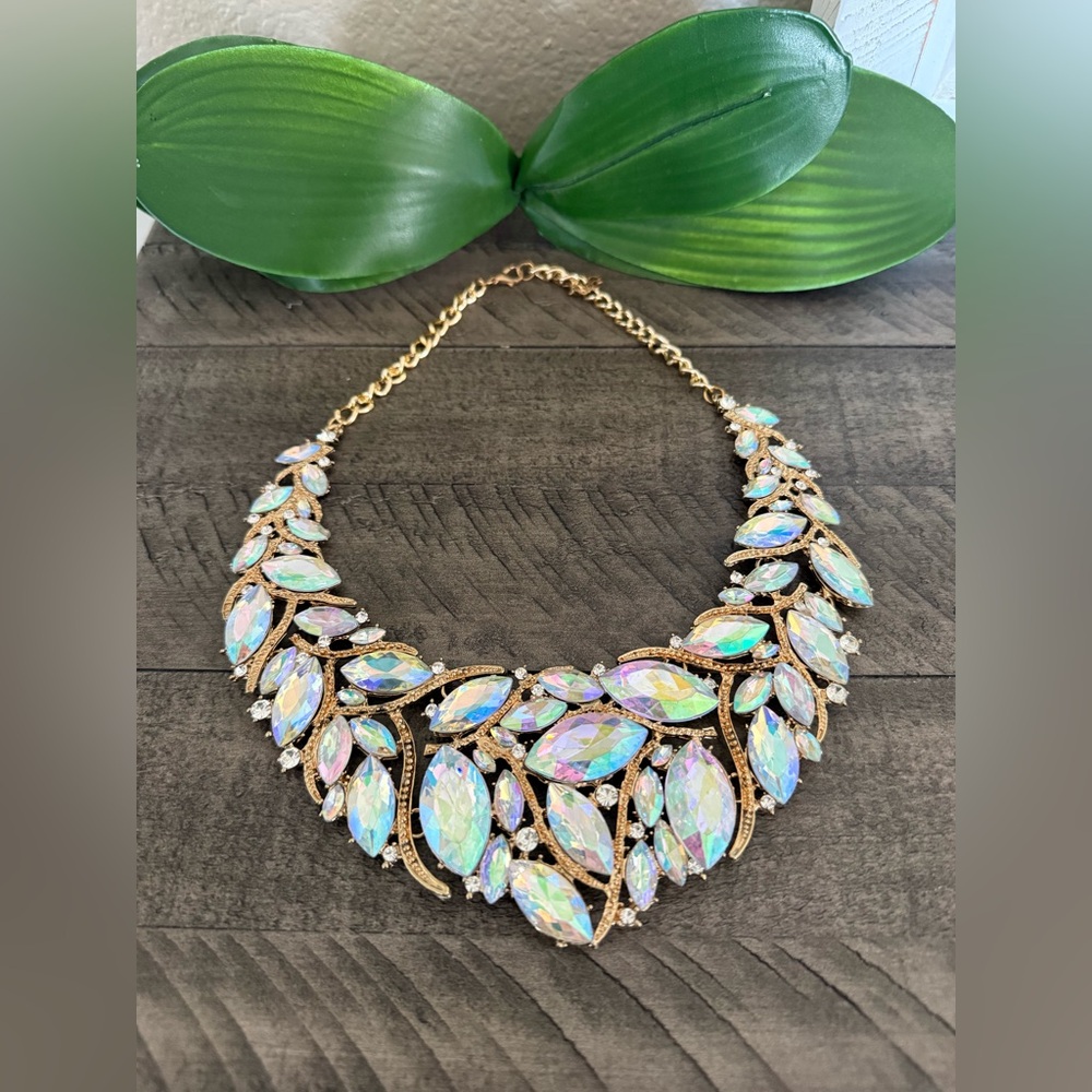Elegant Gold and Iridescent Statement Necklace